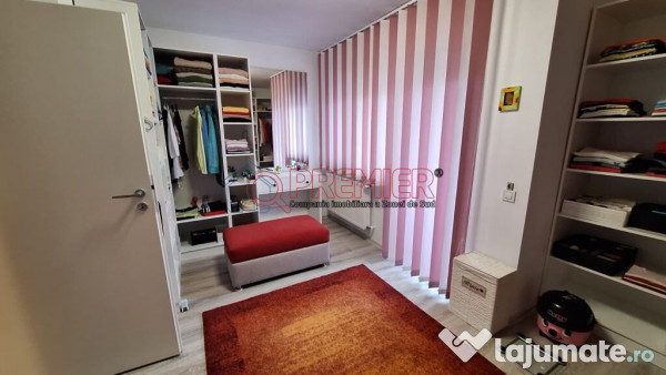 Casă înșiruită P+1+M - 4 camere - 2 terase - curte 