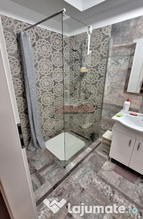 Casă înșiruită P+1+M - 4 camere - 2 terase - curte 