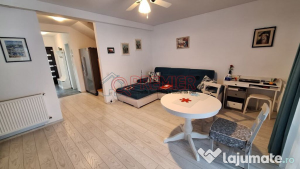 Casă înșiruită P+1+M - 4 camere - 2 terase - curte 