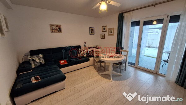 Casă înșiruită P+1+M - 4 camere - 2 terase - curte 