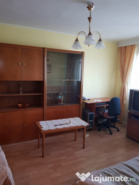 Apartament cu 3 camere in zona CIRESICA 
