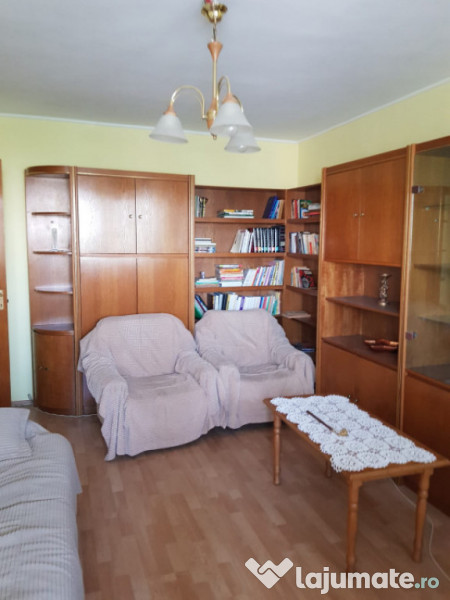 Apartament cu 3 camere in zona CIRESICA 