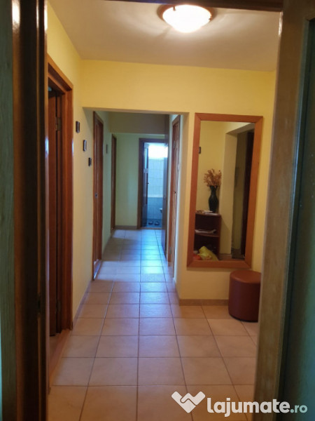 Apartament cu 3 camere in zona CIRESICA 