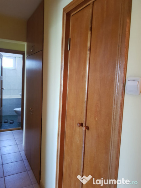 Apartament cu 3 camere in zona CIRESICA 