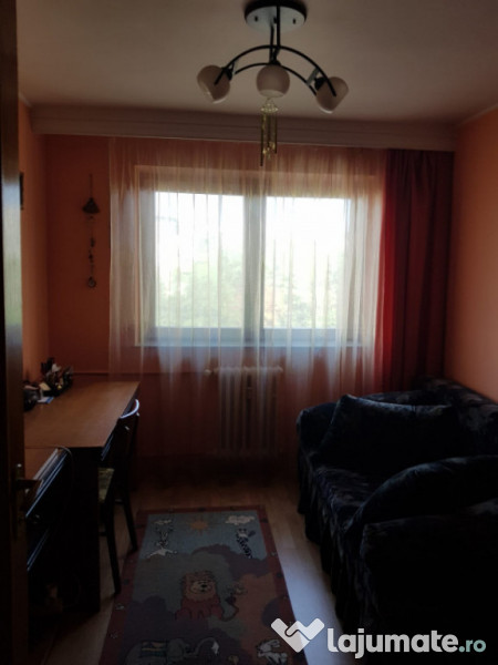 Apartament cu 3 camere in zona CIRESICA 