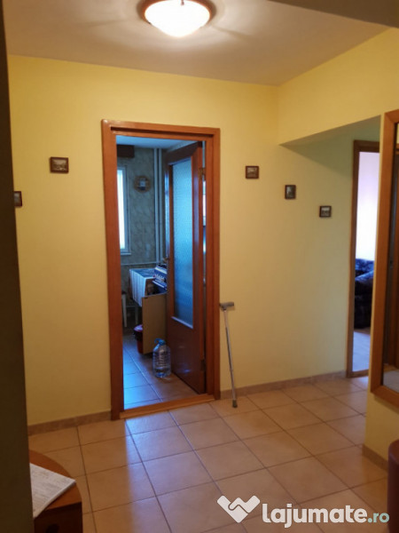 Apartament cu 3 camere in zona CIRESICA 