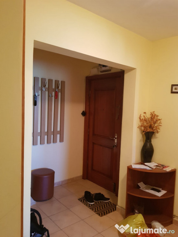 Apartament cu 3 camere in zona CIRESICA 