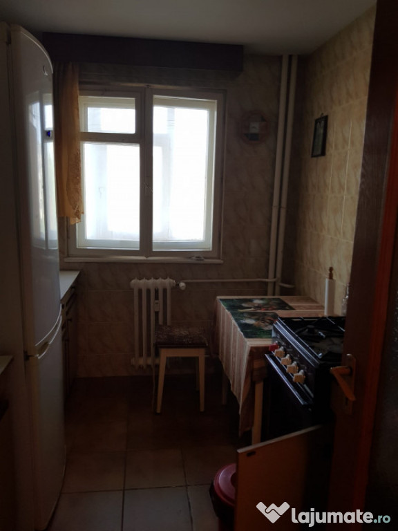Apartament cu 3 camere in zona CIRESICA 