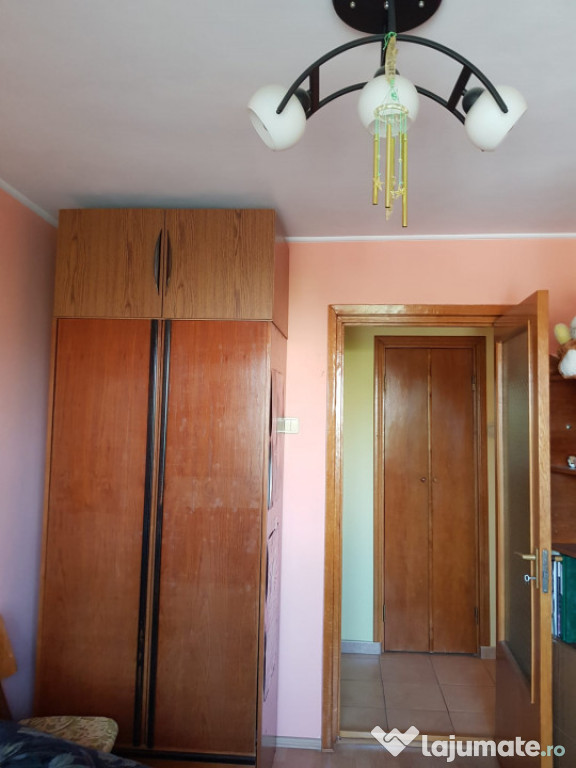 Apartament cu 3 camere in zona CIRESICA 