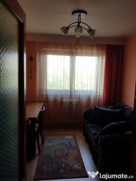 Apartament cu 3 camere in zona CIRESICA 