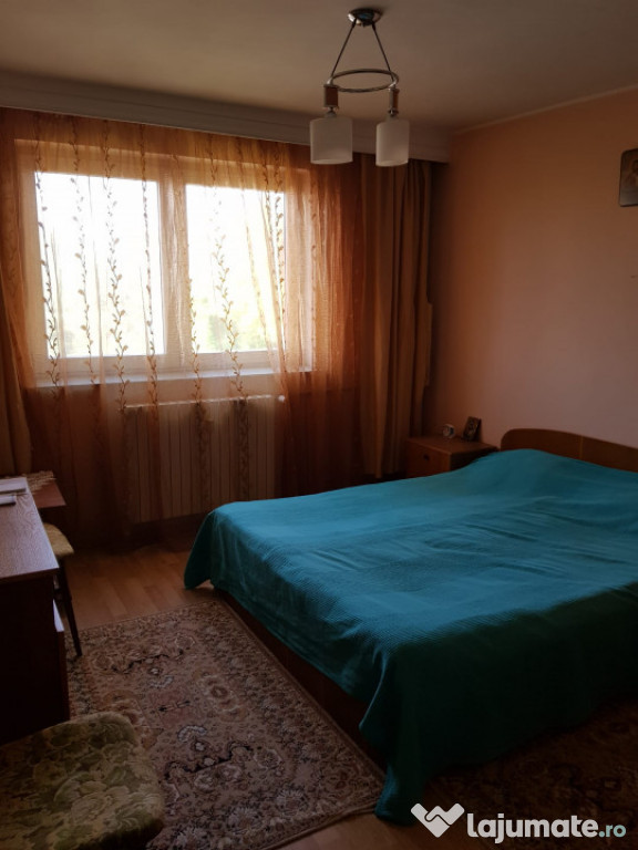 Apartament cu 3 camere in zona CIRESICA 