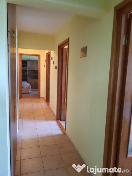 Apartament cu 3 camere in zona CIRESICA 