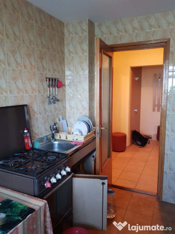 Apartament cu 3 camere in zona CIRESICA 