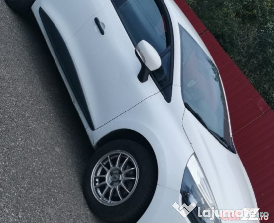 Renault Clio cu 60.000 km rulati