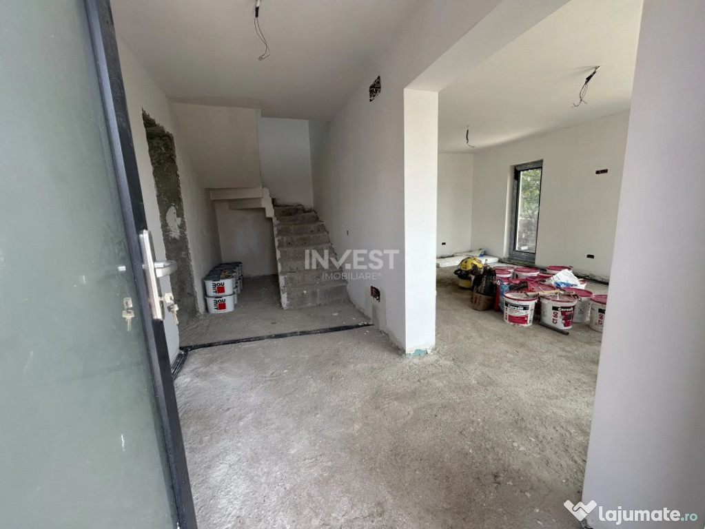 Casa de vanzare cu 4 camere, situata intre case, zona Popas
