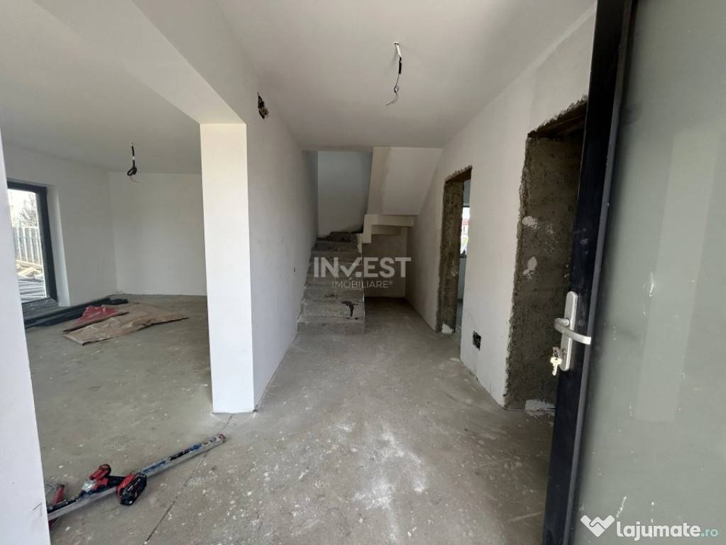 Casa de vanzare cu 4 camere, situata intre case, zona Popas