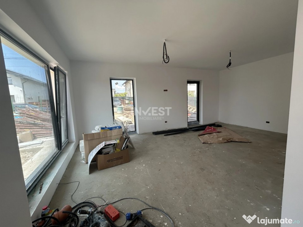 Casa de vanzare cu 4 camere, situata intre case, zona Popas