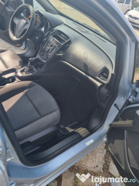 OPEL ASTRA J 2015, BENZINA cu 150.000 km rulati 