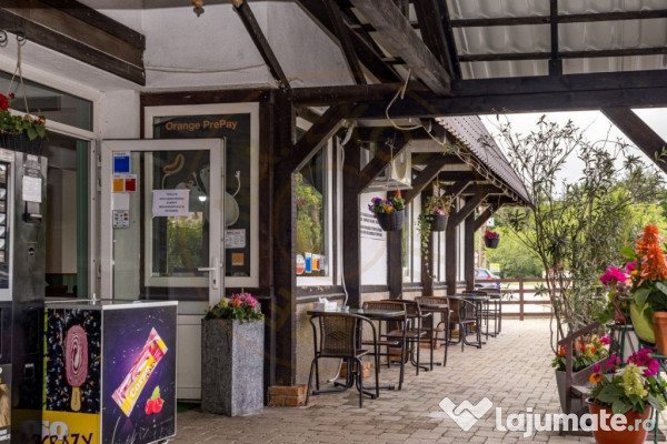 Motel, camping, piscina si lacuri de pescuit pe un teren de 