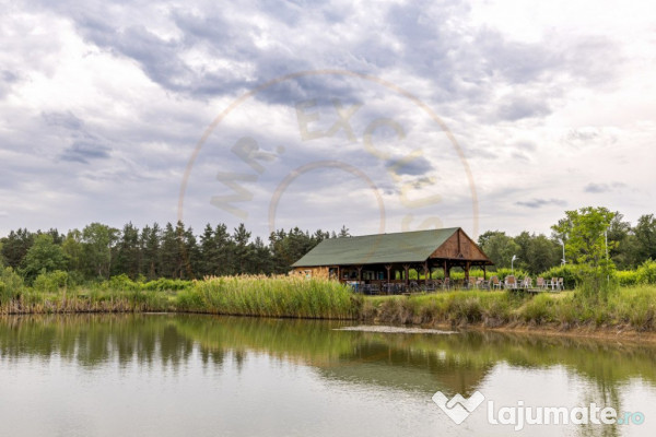 Motel, camping, piscina si lacuri de pescuit pe un teren de 