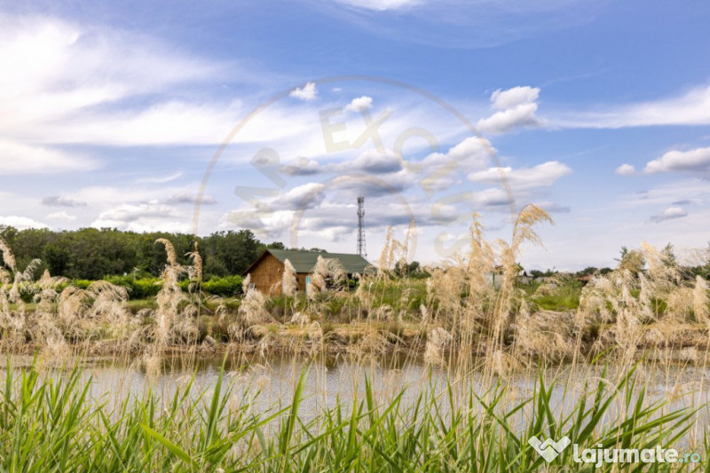 Motel, camping, piscina si lacuri de pescuit pe un teren de 