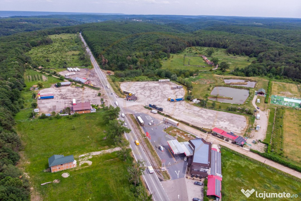 Motel, camping, piscina si lacuri de pescuit pe un teren de 