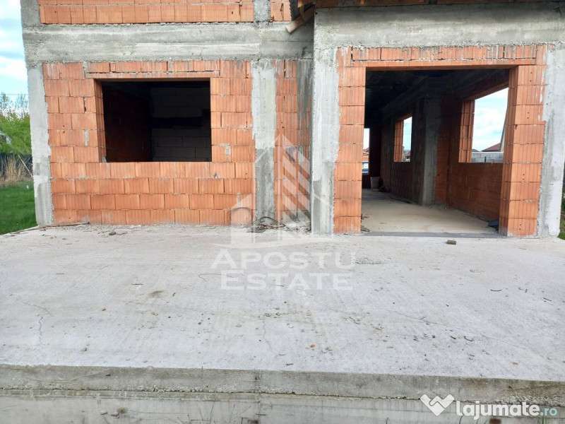 Vila, la rosu, de vanzare, in Sofronea, jud. Arad.