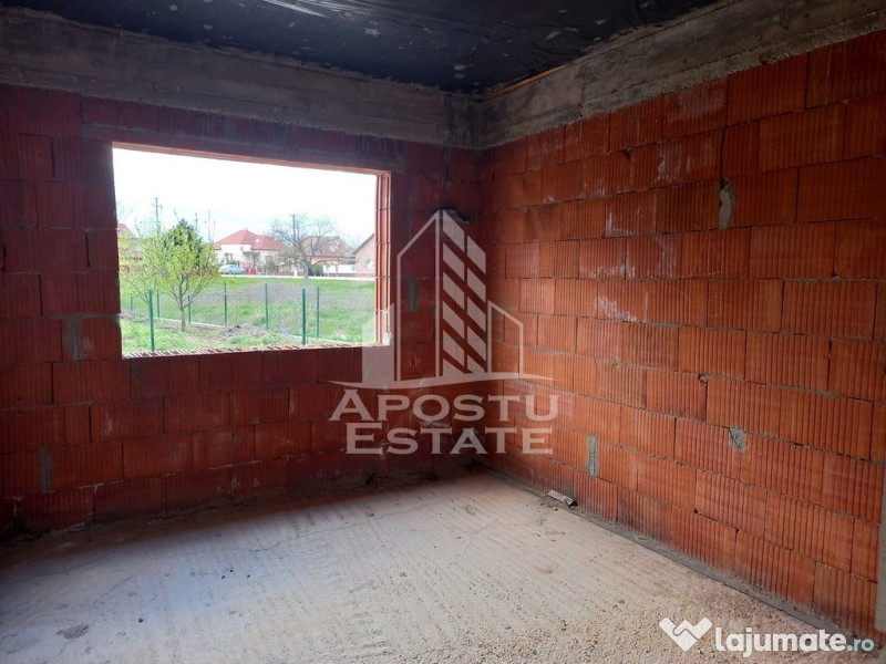 Vila, la rosu, de vanzare, in Sofronea, jud. Arad.