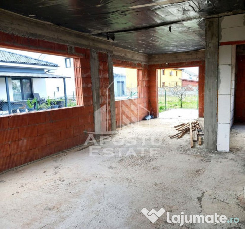 Vila, la rosu, de vanzare, in Sofronea, jud. Arad.