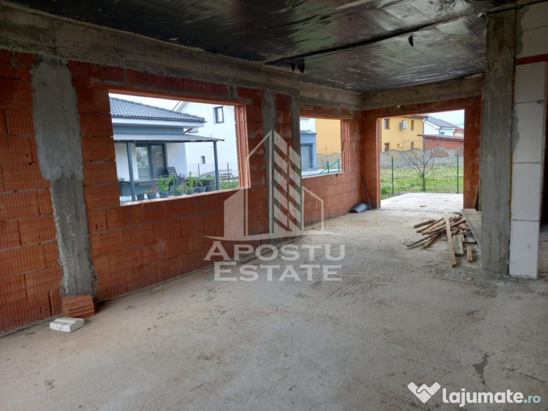 Vila, la rosu, de vanzare, in Sofronea, jud. Arad.