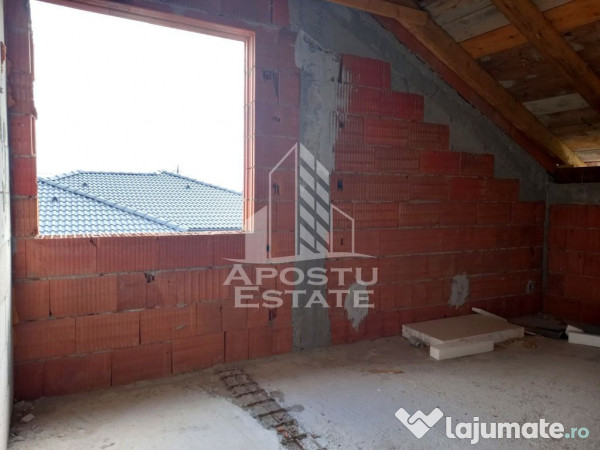 Vila, la rosu, de vanzare, in Sofronea, jud. Arad.