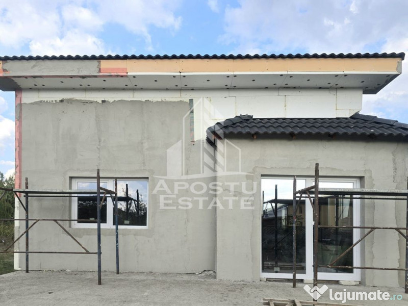 Vila, la rosu, de vanzare, in Sofronea, jud. Arad.