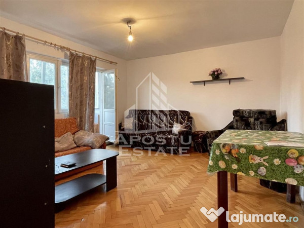 Apartament trei camere decomandat etaj intermediar 