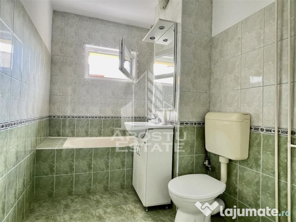 Apartament trei camere decomandat etaj intermediar 
