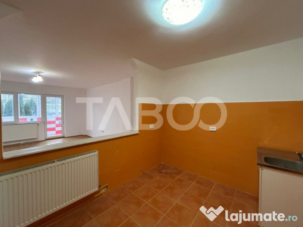 Garsoniera de vanzare etaj intermediar 45 mpu balcon Sibiu 