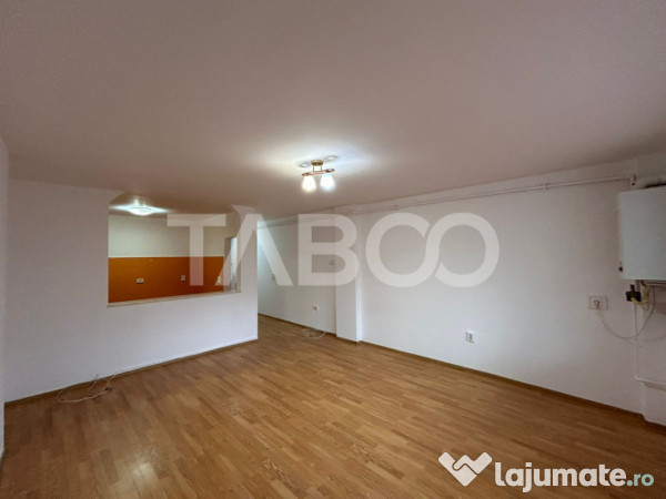 Garsoniera de vanzare etaj intermediar 45 mpu balcon Sibiu 