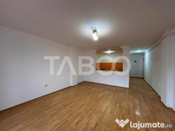 Garsoniera de vanzare etaj intermediar 45 mpu balcon Sibiu 