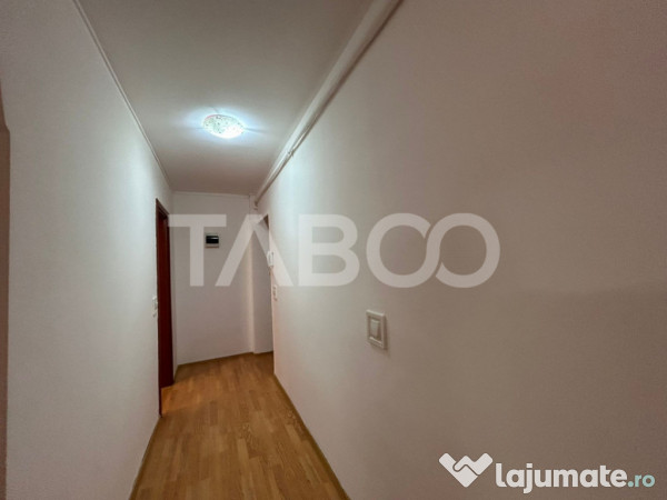 Garsoniera de vanzare etaj intermediar 45 mpu balcon Sibiu 