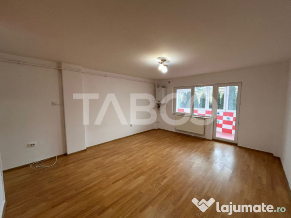 Garsoniera de vanzare etaj intermediar 45 mpu balcon Sibiu 