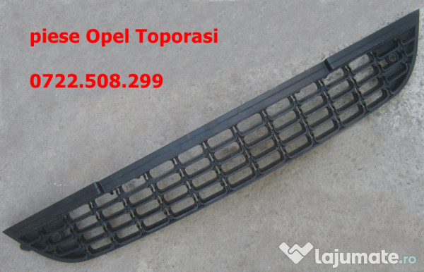Grila din bara Opel Astra J