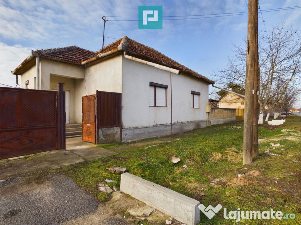 Casă cu 4 camere + anexe în Șofronea