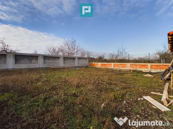 Casă cu 4 camere + anexe în Șofronea