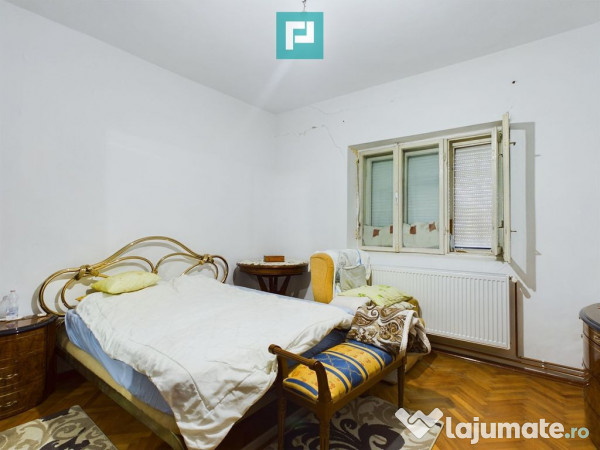 Casă cu 4 camere + anexe în Șofronea