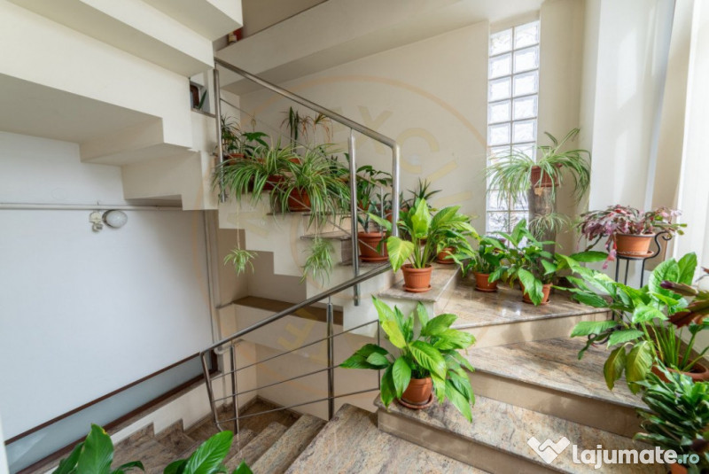 Casa P+3E+M cu spatiu comercial - ultracentral Pitesti 