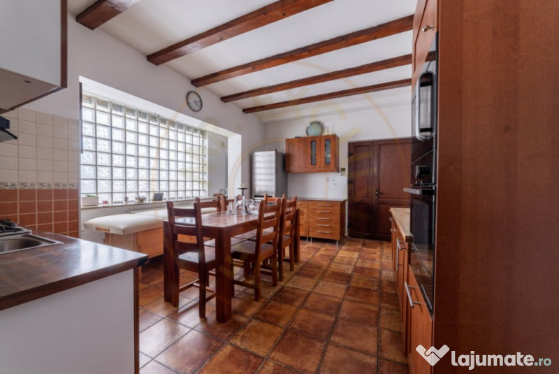 Casa P+3E+M cu spatiu comercial - ultracentral Pitesti 