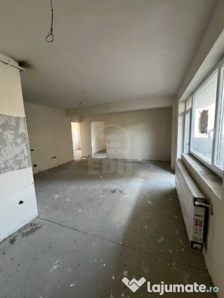 APARTAMENT SEMIDECOMANDAT