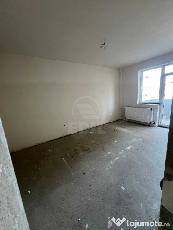 APARTAMENT SEMIDECOMANDAT