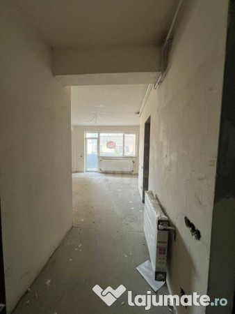 APARTAMENT SEMIDECOMANDAT