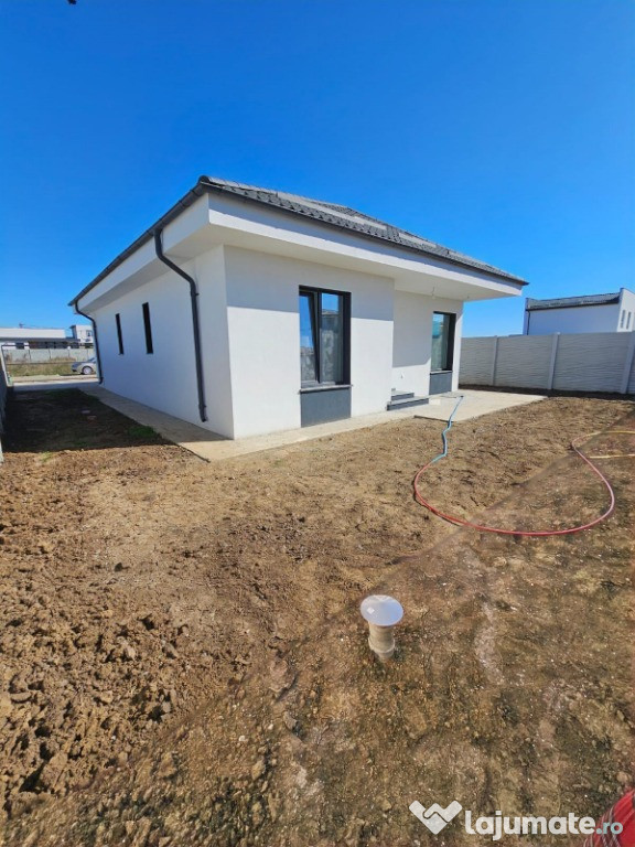 Casa individuala 4 CAMERE/700 M de Blv./Com.Berceni/COMISION 0 %