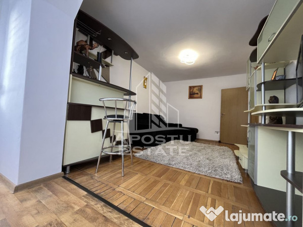 Apartament cu 3 camere, decomandat, etajul 1, zona Sagului